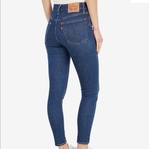 LEVI’S jeans size 25 Wedgie Skinny Mental Block